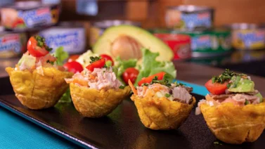 Tostón cesta con ensalada de atún