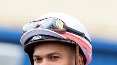 Este jinete venezolano en Monmouth Park, se recupera de caída