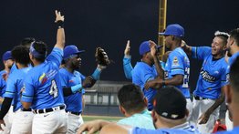 Delfines supera a Guerreros y da un paso más hacia la final de la Liga Mayor