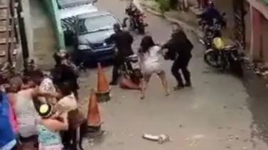 Mujeres atacaron a funcionarios de la PNB: Impidieron aprehensión de una vecina Mujeres atacaron a funcionarios de la PNB: Impidieron aprehensión de una vecina