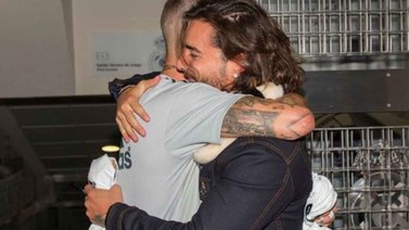 Maluma se sorprende al recibir un regalo de reconocido futbolista