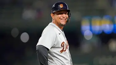 Miguel Cabrera duplica con el bate y se acerca a este miembro del Salón de la Fama Miguel Cabrera duplica con el bate y se acerca a este miembro del Salón de la Fama