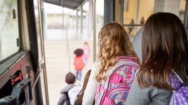 ¿Cómo tramitar un permiso de viaje terrestre para niños?