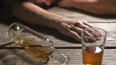 PELIGRO: Así disfrazan el licor adulterado para meter "gato por liebre" PELIGRO: Así disfrazan el licor adulterado para meter "gato por liebre"