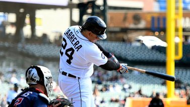 ¡A por más historia! Miguel Cabrera remolca otra carrera y se acerca a este miembro del Salón de la Fama