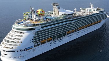 Por tomarse una foto: pasajera cayó de un crucero