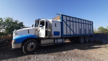 Trasladaban a 130 migrantes hacinados en un camión