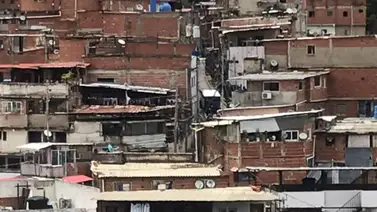 ATENCIÓN| Colapsan viviendas en el Barrio 5 de Julio de Petare (+Video) ATENCIÓN| Colapsan viviendas en el Barrio 5 de Julio de Petare (+Video)
