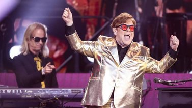 Elton John cerró el festival de Glastonbury con mejor estilo