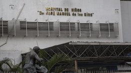 Personal del JM de los Ríos agredieron a padres de una niña que requería asistencia médica (+Video)