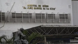 Personal del JM de los Ríos agredieron a padres de una niña que requería asistencia médica (+Video)