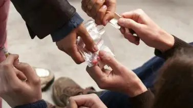 ¡Lucha contra las drogas! Jóvenes están propensos al consumo ilícito ¡Lucha contra las drogas! Jóvenes están propensos al consumo ilícito