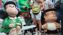 Inauguran esculturas de Mafalda y Manolito en Caracas (+Fotos)