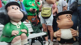 Inauguran esculturas de Mafalda y Manolito en Caracas (+Fotos)