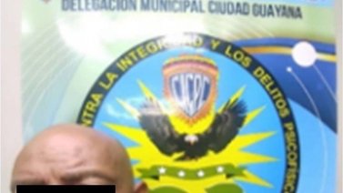 Amenazó a madre e hija con un revólver y rociarles gasolina