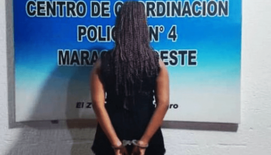 Detienen a mujer por comprar en varios comercios con dólares falsos Detienen a mujer por comprar en varios comercios con dólares falsos