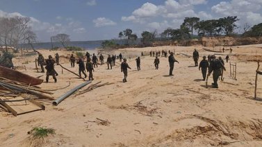 Maduro ordena una “limpieza profunda” de la minería ilegal en la Amazonía