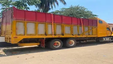 Rescatan a 129 migrantes hacinados en un camión Rescatan a 129 migrantes hacinados en un camión