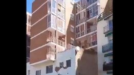 ¡Sorprendentes imágenes! Un edificio se vino abajo en zona residencial
