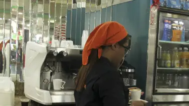 Comerciantes "cuelan" con destreza sus ofertas para vender el cafecito mañanero (+MONTOS) Comerciantes "cuelan" con destreza sus ofertas para vender el cafecito mañanero (+MONTOS)