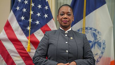 ¿Qué pasó? La jefa de la Policía de Nueva York puso su cargo a la orden sorpresivamente