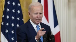 ¿Qué pasó? Joe Biden se ve "desorientado" en una ceremonia (+Video)