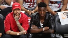¡Qué sabroso! Vinicius en VIP junto a Neymar en las Finales de la NBA