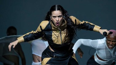 Rosalía experimenta y saca un reggaetón japonés: Así le fue a la española con su invento