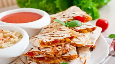 Quesadillas rellenas con pollo y aguacate Quesadillas rellenas con pollo y aguacate
