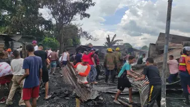 Al menos 40 damnificados y diez viviendas afectadas tras incendio (+Videos) Al menos 40 damnificados y diez viviendas afectadas tras incendio (+Videos)