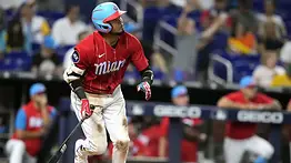 MLB: Luis Arráez conecta tres hits más y se escapa en el liderato de bateo