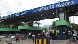 ¿Qué pasó?: Rollo en la frontera por prohibición de circulación de transporte público venezolano