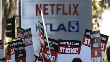 Guionistas en huelga acceden a un acuerdo con los directores