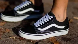 ¡No lo creerás! Zapatos causan revuelo por su particular diseño relacionado con los humanos