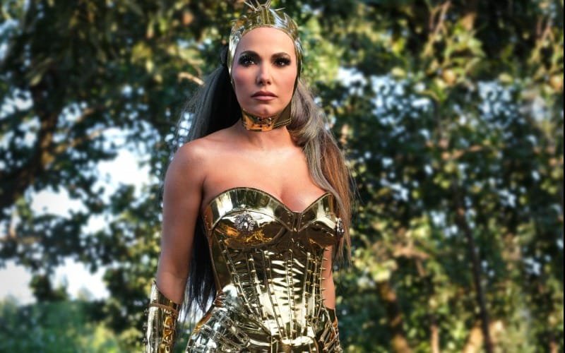 Judy Buendía llega como toda una “Gladiadora” al número uno del Récord Report