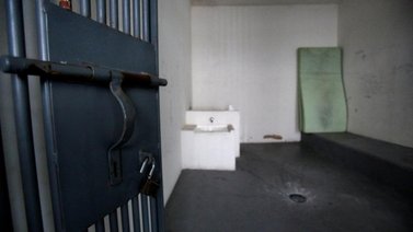 Lo hallan muerto en calabozos de PoliMiranda