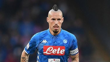 Un todo terreno sale de las canchas: Se retira Marek Hamsik