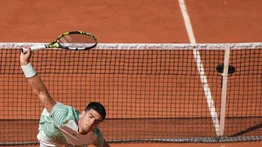 ¡Sin problemas! Carlos Alcaraz avanza en Roland Garros