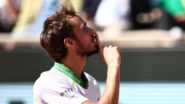 ¡Batacazo! Medvedev cae en primera ronda de Roland Garros