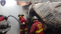 SE QUEMAN DOS CASAS: Reportan incendio en La Vega