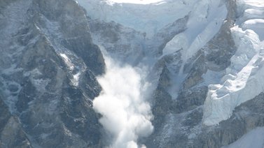 ¡Lamentable! Se eleva la cifra de muertos por avalancha