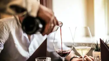 Cómo se deben servir las bebidas en la mesa Cómo se deben servir las bebidas en la mesa