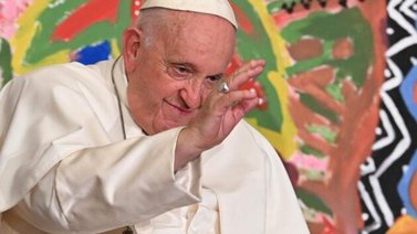 El papa reaparece tras supender sus actividades del viernes