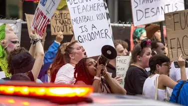 Ciudadanos protestan contra la candidatura de DeSantis: Dicen que es fascista Ciudadanos protestan contra la candidatura de DeSantis: Dicen que es fascista