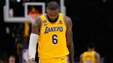 LeBron James deja dudas sobre su futuro en la NBA