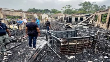 Incendio en dormitorio escolar en el Esequibo fue “provocado”: Más de 15 menores murieron