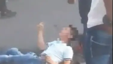 ¡Por un pasaje! Chofer y colector agreden brutalmente a un hombre (Imágenes sensibles) ¡Por un pasaje! Chofer y colector agreden brutalmente a un hombre (Imágenes sensibles)