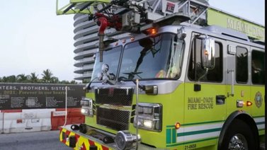 ¡Adrenalina pura! Hombre roba camión de bomberos y desata peligrosa persecución