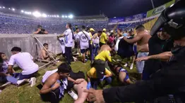 Tragedia en el Salvador por avalancha humana en estadio de fútbol (+Video)