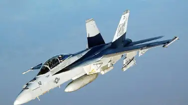 Captan momento donde un "caza F-18″ se estrella durante exhibición Captan momento donde un "caza F-18″ se estrella durante exhibición